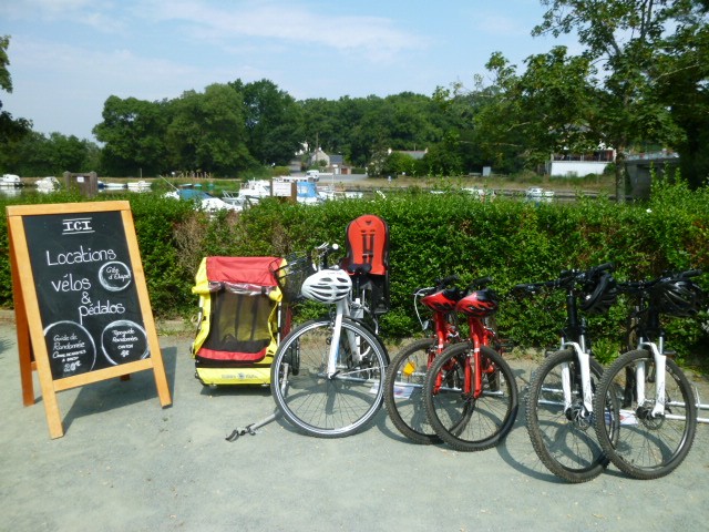 01 - Location de vélos - halte nautique à Guenrouet - Canal de Nantes à Brest