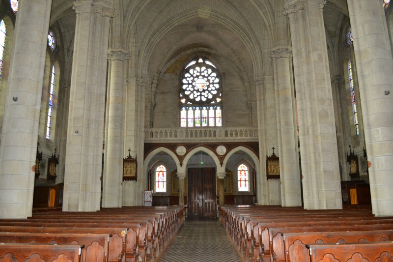 intérieur église missillac