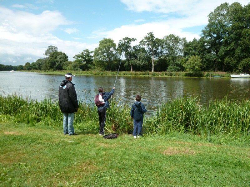 PĂŞche sur le Canal de Nantes Ă Brest - © Office de Tourisme entre Brière et Canal PĂŞche sur le Canal de Nantes Ă Brest