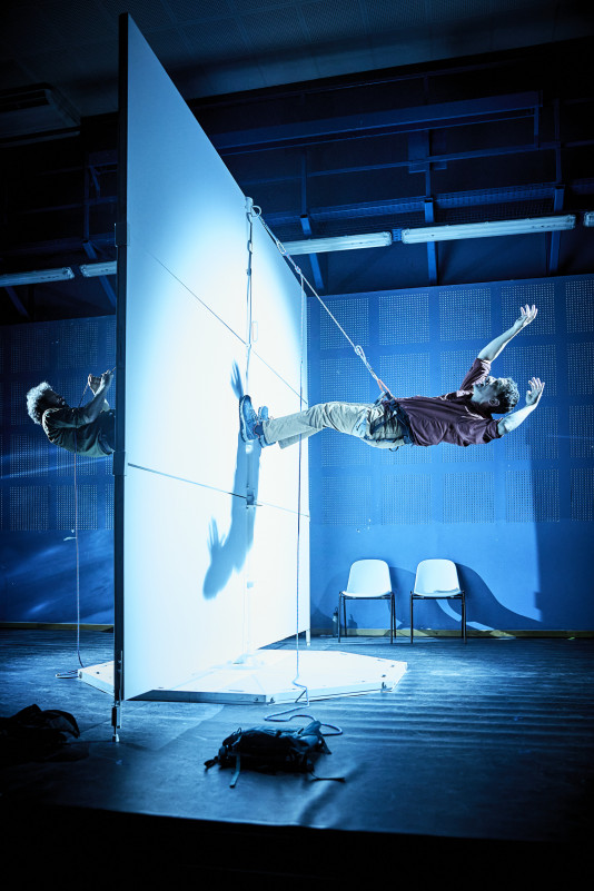 Une ombre vorace théâtre